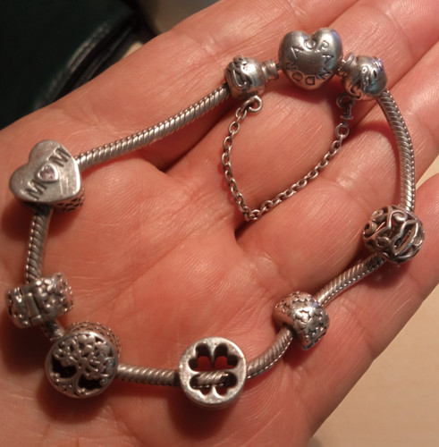 Braccialetto con accessori - con,